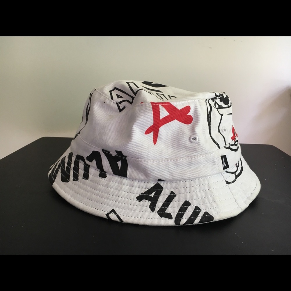 Tha alumni bucket hat